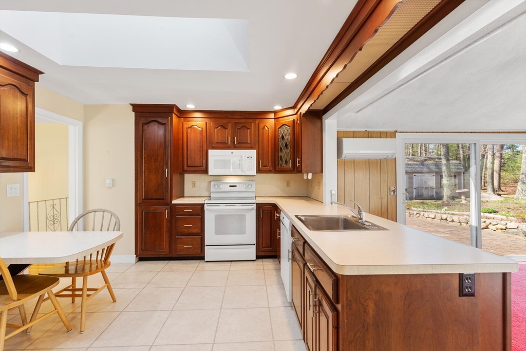 20 Douglas Road Lexington, MA 02420 - Photo 7 of 36