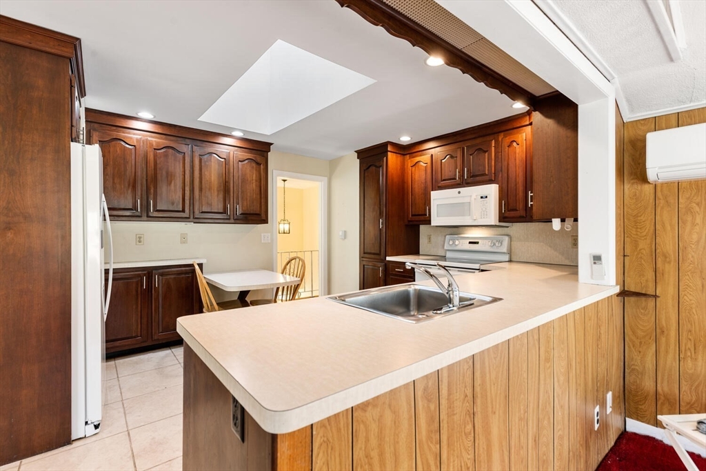 20 Douglas Road Lexington, MA 02420 - Photo 8 of 36