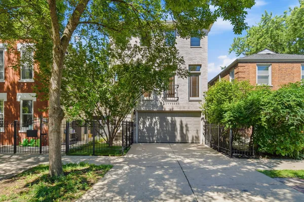 $1,200,000 | 722 North Leavitt Street, Chicago, IL 60612