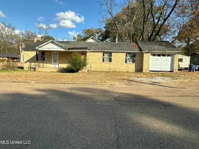 $120,000 | 100 Wood Street, Batesville, MS 38606