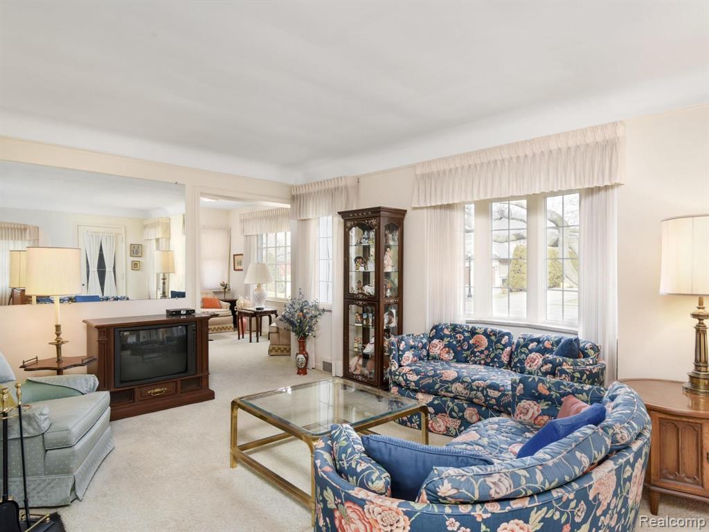 51 Vernier Road Grosse Pointe Shores, MI 48236 - Photo 3 of 28
