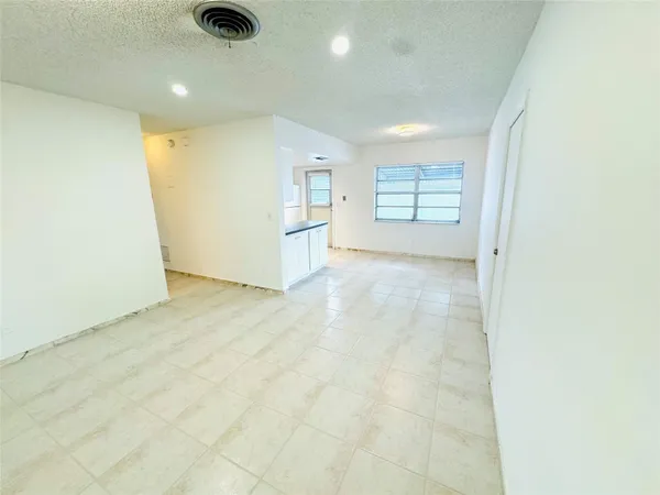 $2,200 | 349 Southeast 12th Avenue, Pompano Beach, FL 33060