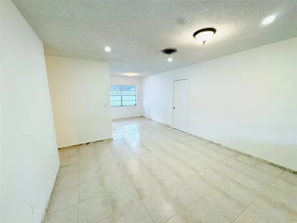 $2,200 | 349 Southeast 12th Avenue, Pompano Beach, FL 33060