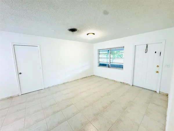 $2,200 | 349 Southeast 12th Avenue, Pompano Beach, FL 33060