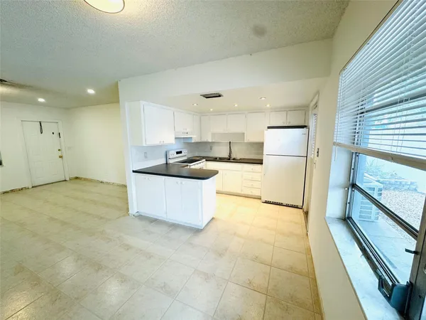 $2,200 | 349 Southeast 12th Avenue, Pompano Beach, FL 33060