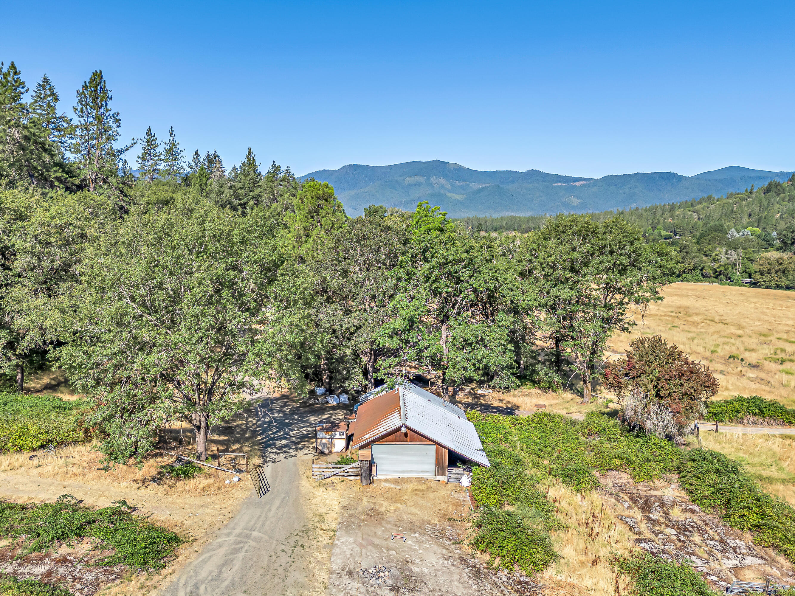 9820 East Evans Creek Road Rogue River, OR 97537 - Photo 43 of 58 DJI_20250722094955_0040_D