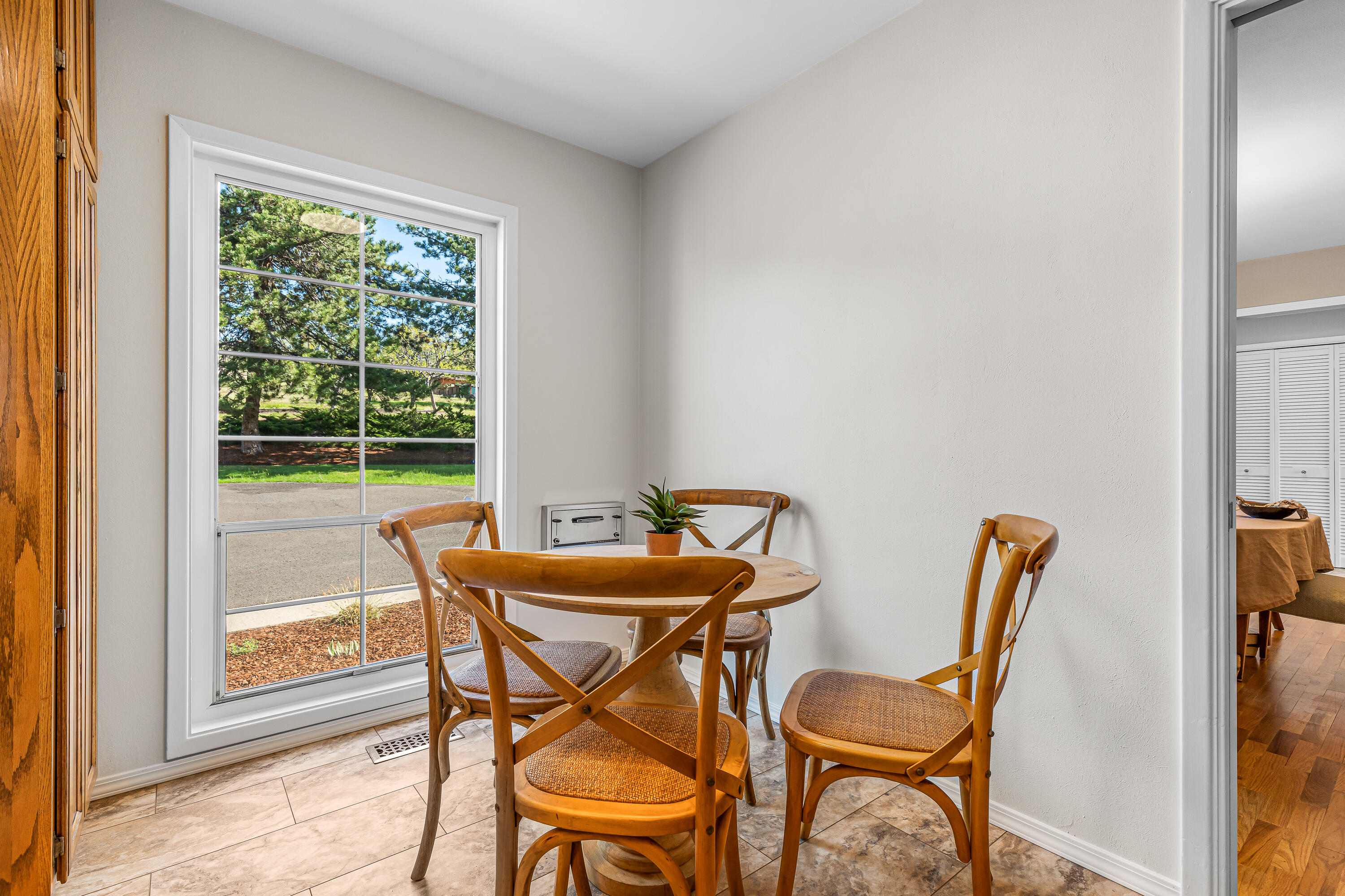 2038 Coker Butte Road Medford, OR 97504 - Photo 16 of 38 12a