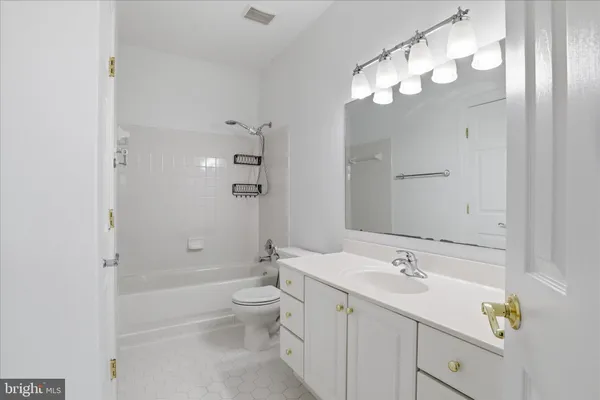 $3,350 | 981 Herons Run Lane, Woodbridge, VA 22191