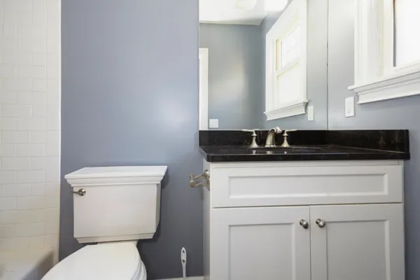 $4,985 | 160 East Elm Street, Unit C3, Greenwich, CT 06830