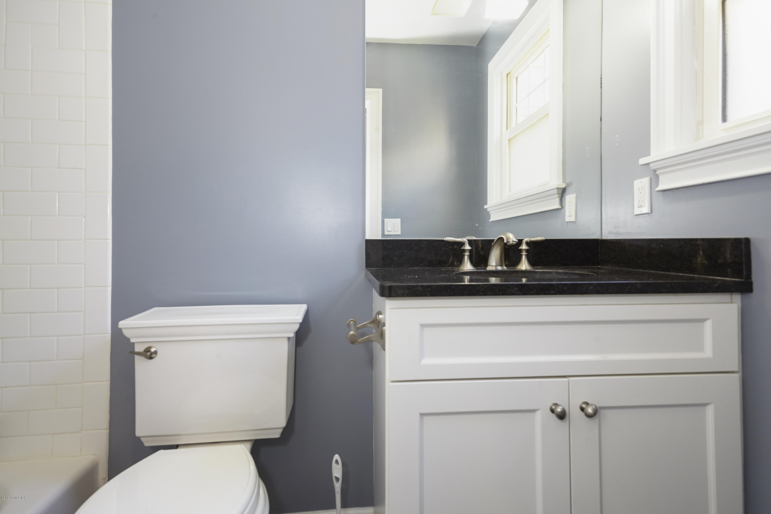160 East Elm Street, Unit C3 Greenwich, CT 06830 - Photo 6 of 11 011-photo-bathroom-7231028