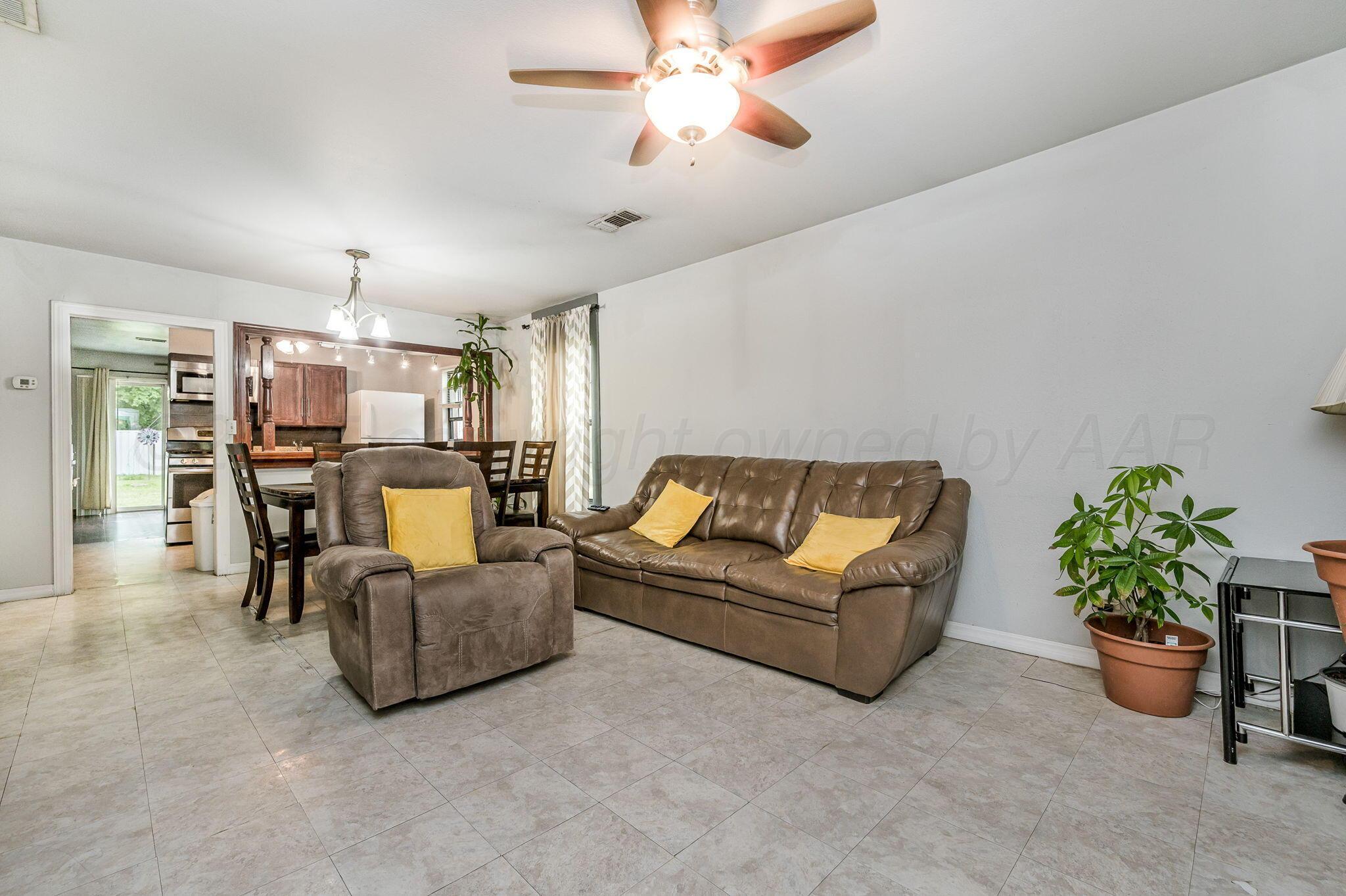 126 South Nelson Street Pampa, TX 79065 - Photo 6 of 16 a living room with furniture and a potted plant