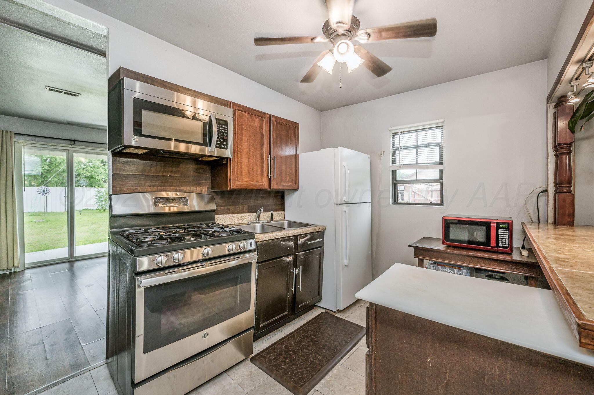 126 South Nelson Street Pampa, TX 79065 - Photo 9 of 16 a kitchen with a stove and a microwave