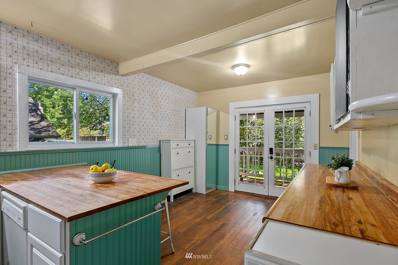 18416 Southeast Petrovitsky Road Renton, WA 98058 - Photo 11 of 36 a living room with a table chairs and a table