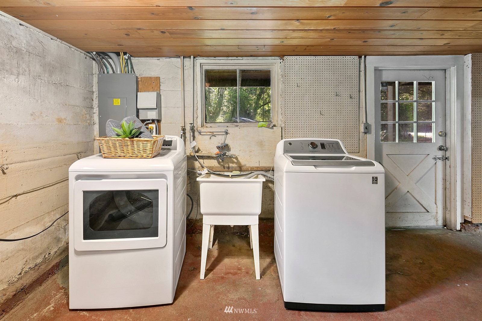 18416 Southeast Petrovitsky Road Renton, WA 98058 - Photo 30 of 36 a utility room with dryer and washer