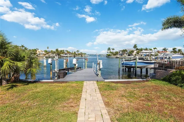 $2,199,000 | 411 Belle Isle Avenue, Belleair Beach, FL 33786