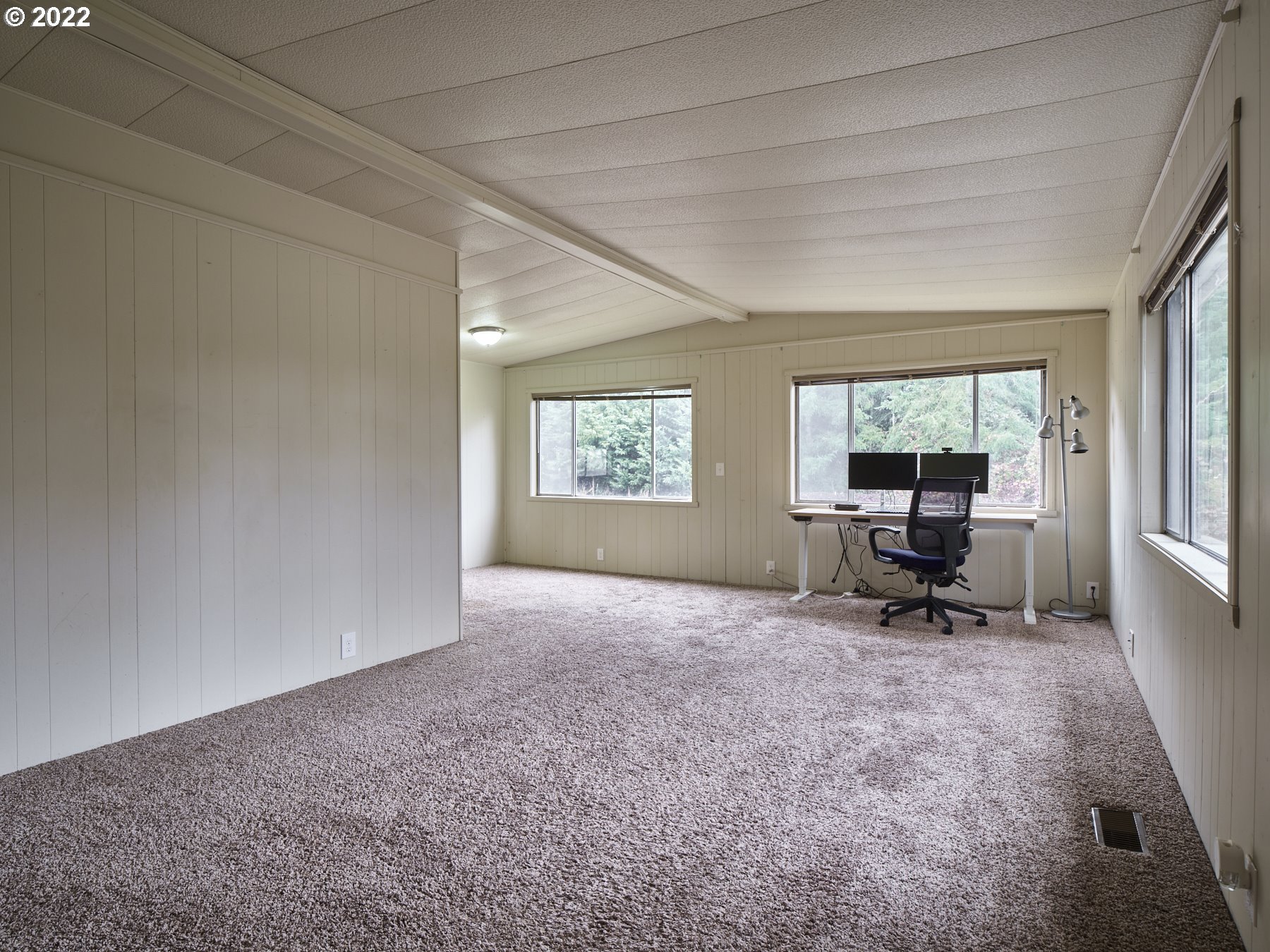 20620 Northeast 22nd Avenue Ridgefield, WA 98642 - Photo 10 of 31 Living Room/Entrance