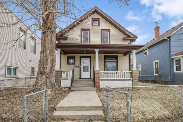 $249,900 | 714 Western Avenue North, St. Paul, MN 55103