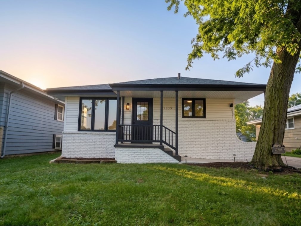 17835 Ridgewood Avenue Lansing, IL 60438 - Photo 2 of 21 Gallery Image 2