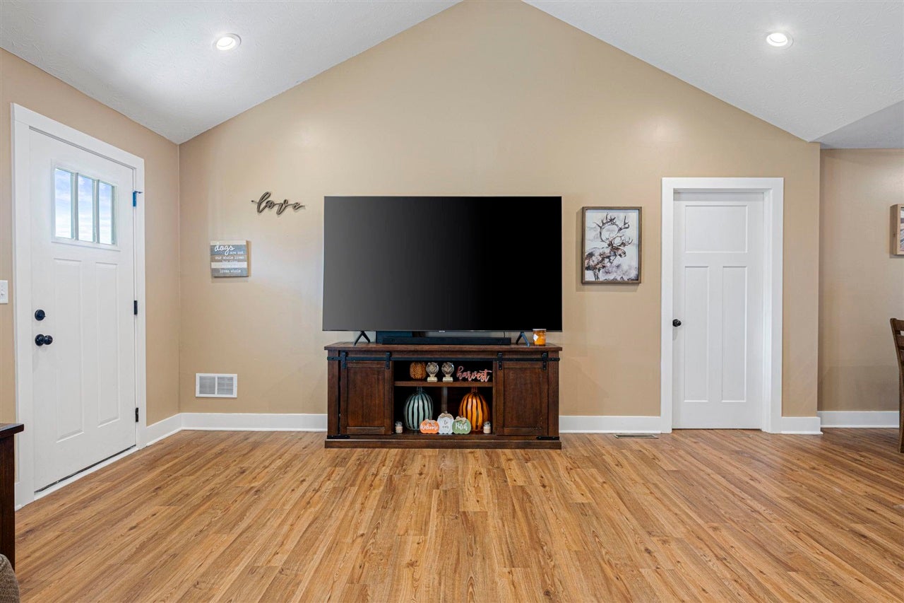 5807 Carl Jordan Road Oakland, KY 42159 - Photo 5 of 29 Gallery Image 5