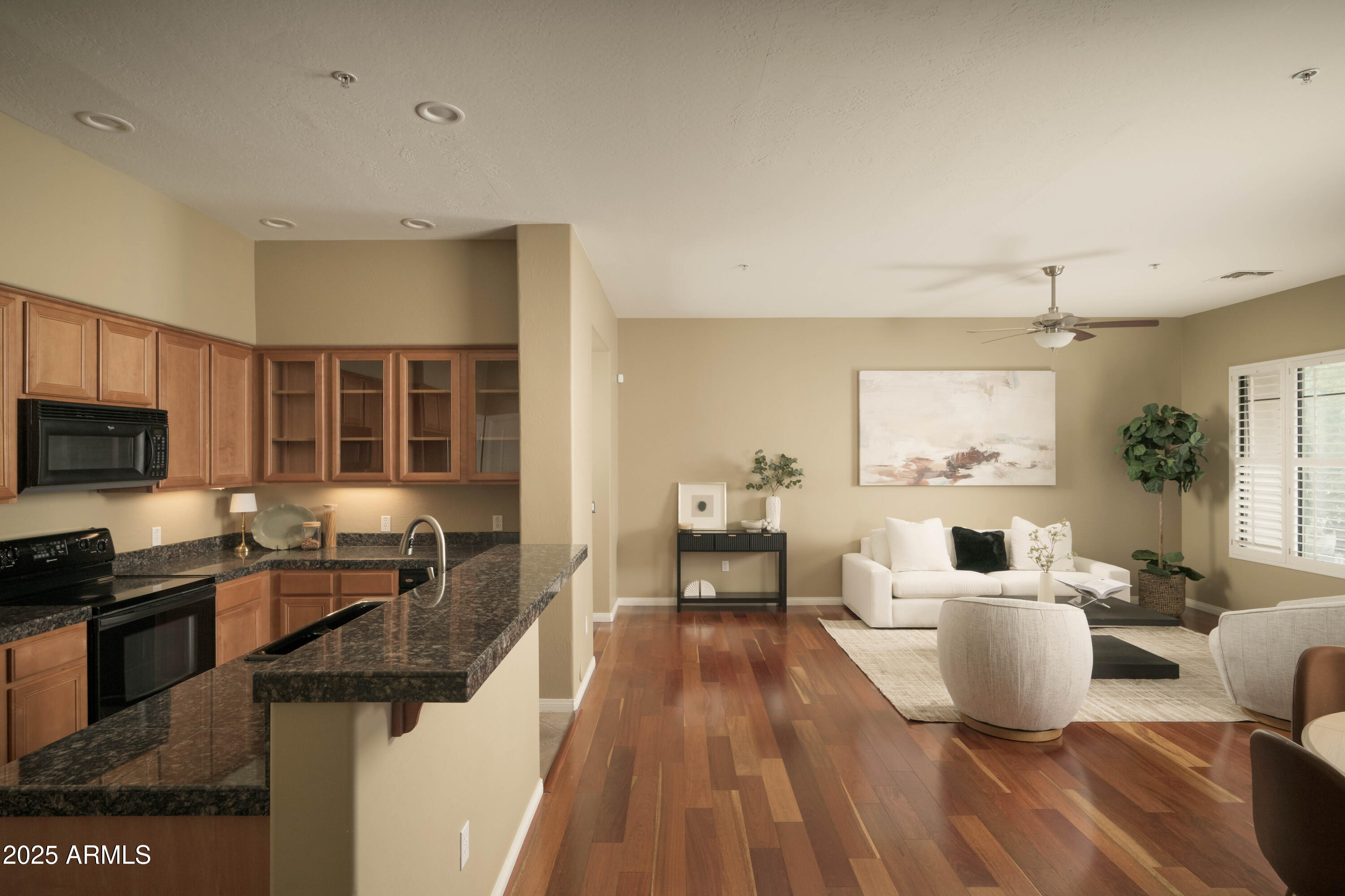 2989 North 44th Street, Unit 2007 Phoenix, AZ 85018 - Photo 7 of 29 Kitchen/Family Room