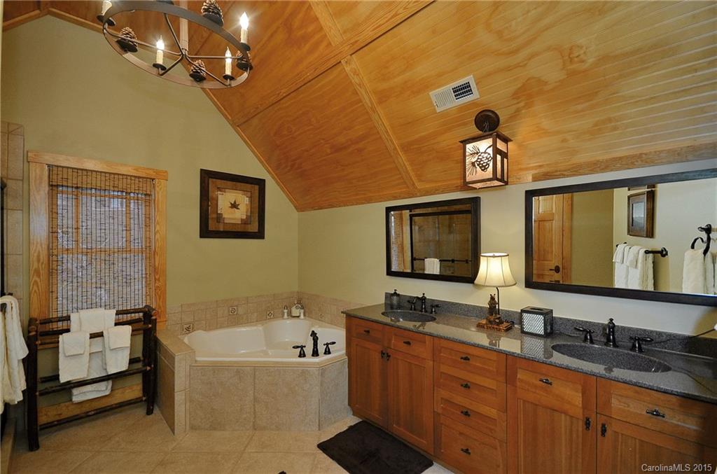32 Rendezvous Ridge, Unit 3 Cashiers, NC 28717 - Photo 18 of 24 Gallery Image 18
