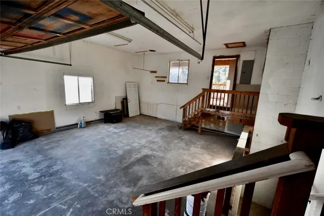 a view of livingroom with furniture and windows