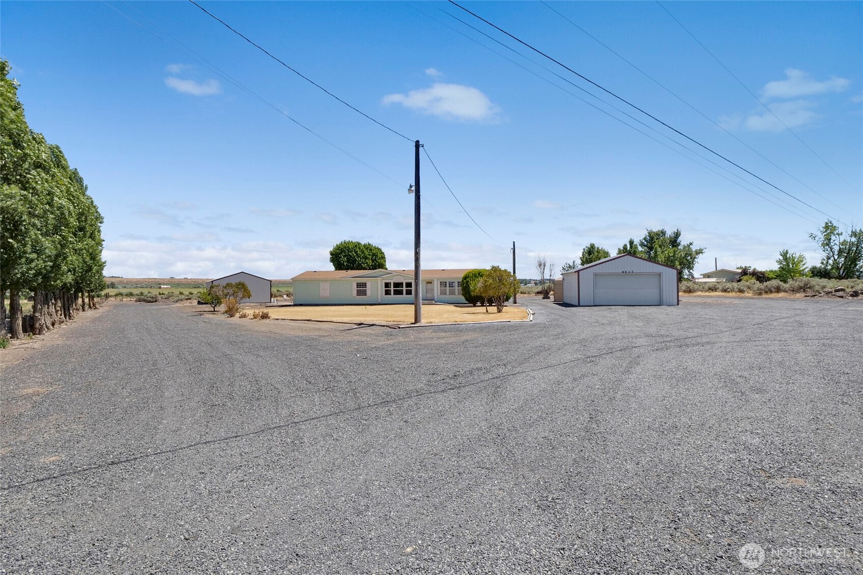 6417 Ferguson Road Northeast Moses Lake, WA 98837 - Photo 3 of 40