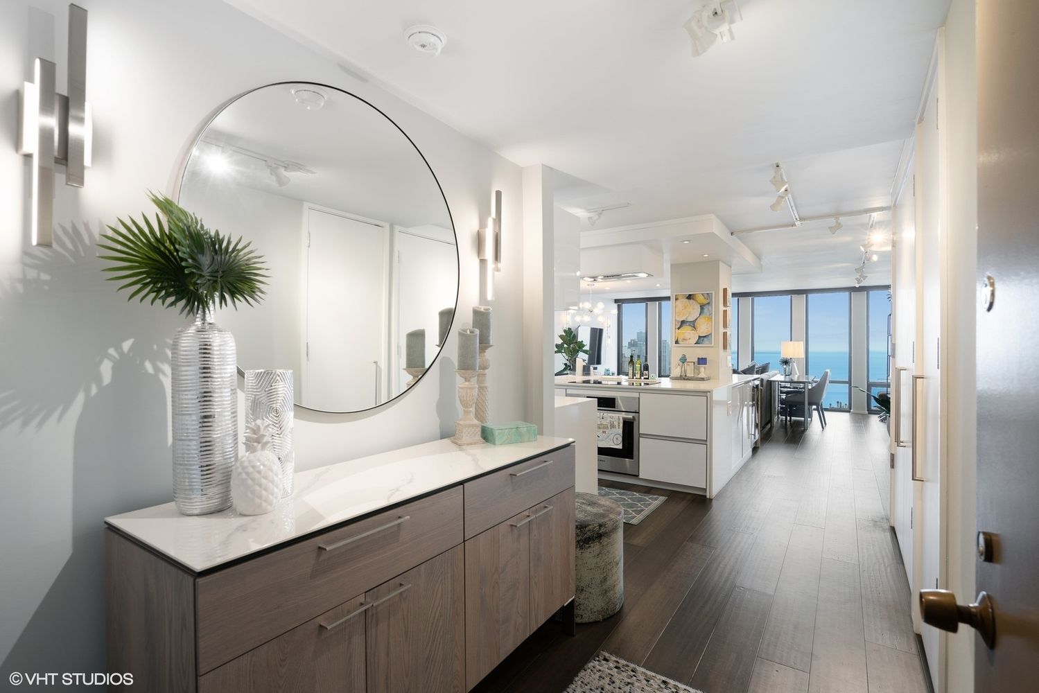 200 East Delaware Place, Unit 32B Chicago, IL 60611 - Photo 2 of 19