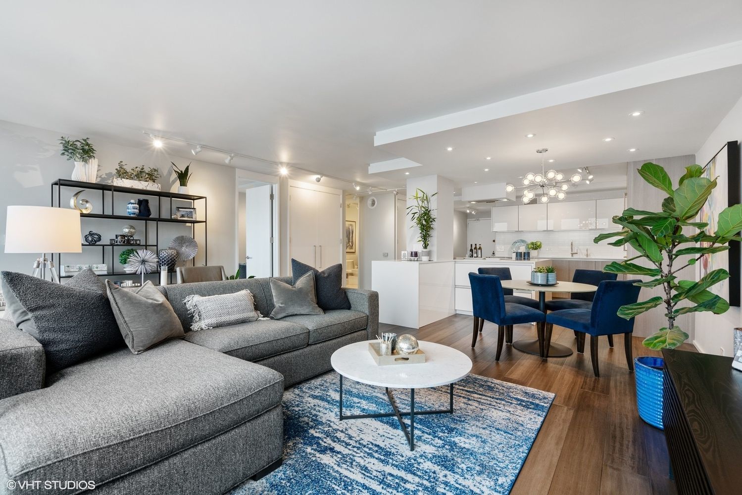 200 East Delaware Place, Unit 32B Chicago, IL 60611 - Photo 3 of 19