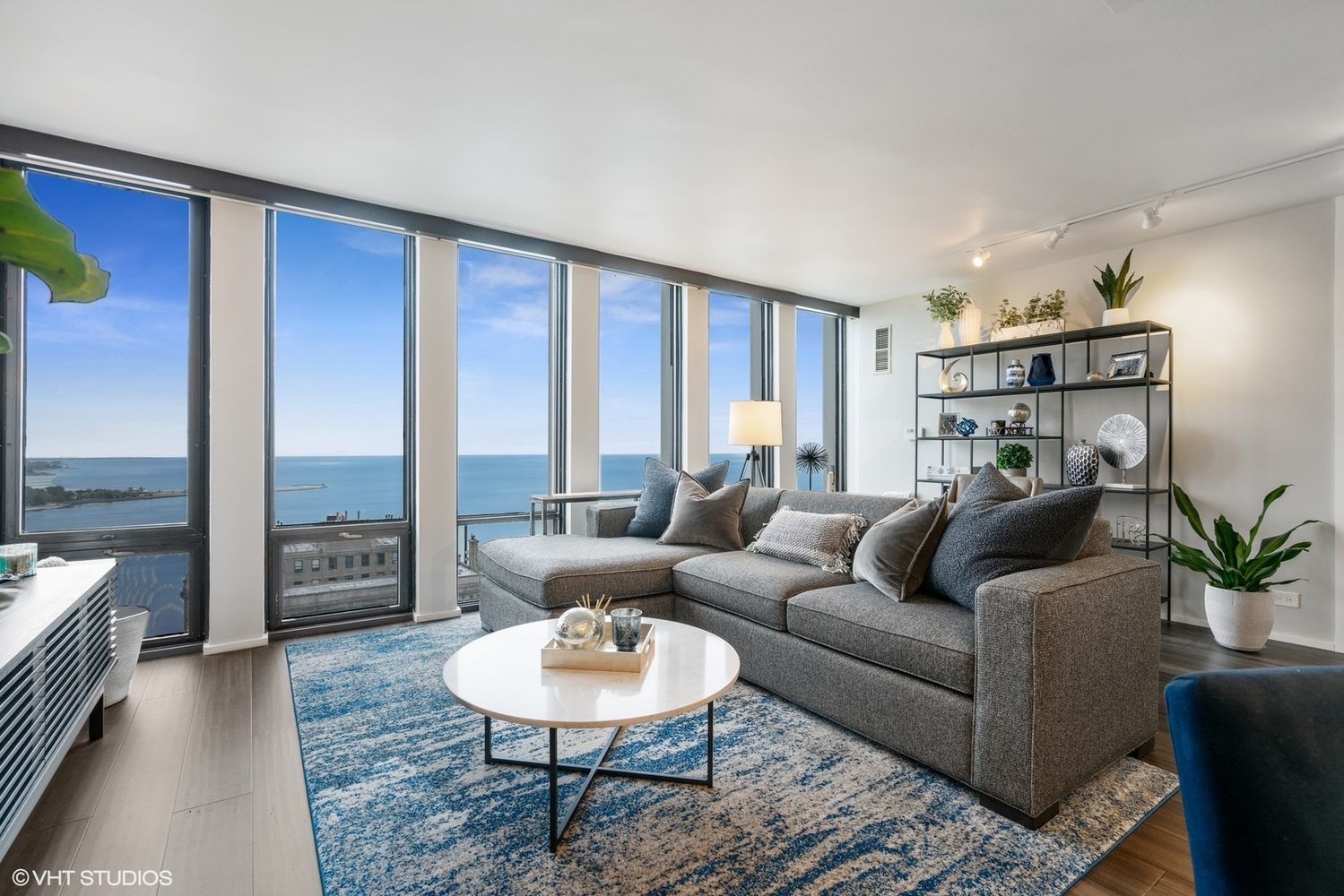 200 East Delaware Place, Unit 32B Chicago, IL 60611 - Photo 10 of 19