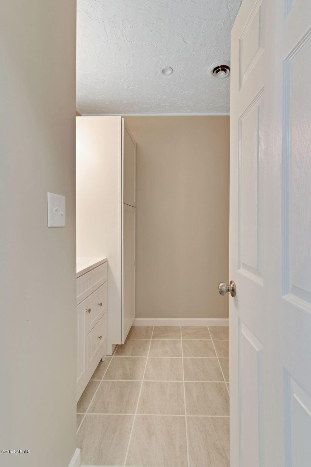 100 Riverbend Road Jacksonville, NC 28540 - Photo 15 of 33 Hall Bath