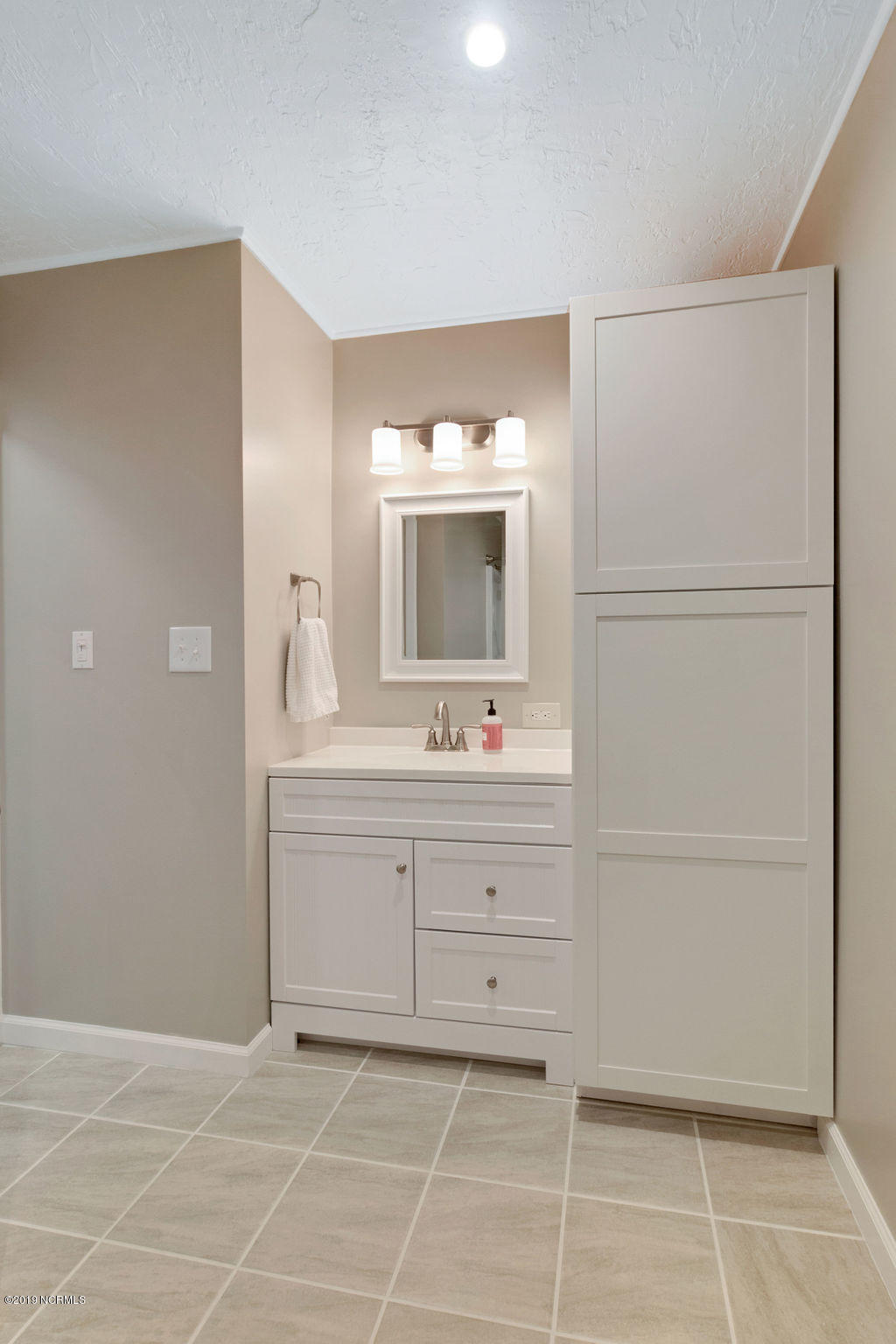 100 Riverbend Road Jacksonville, NC 28540 - Photo 16 of 33 Hall Bath
