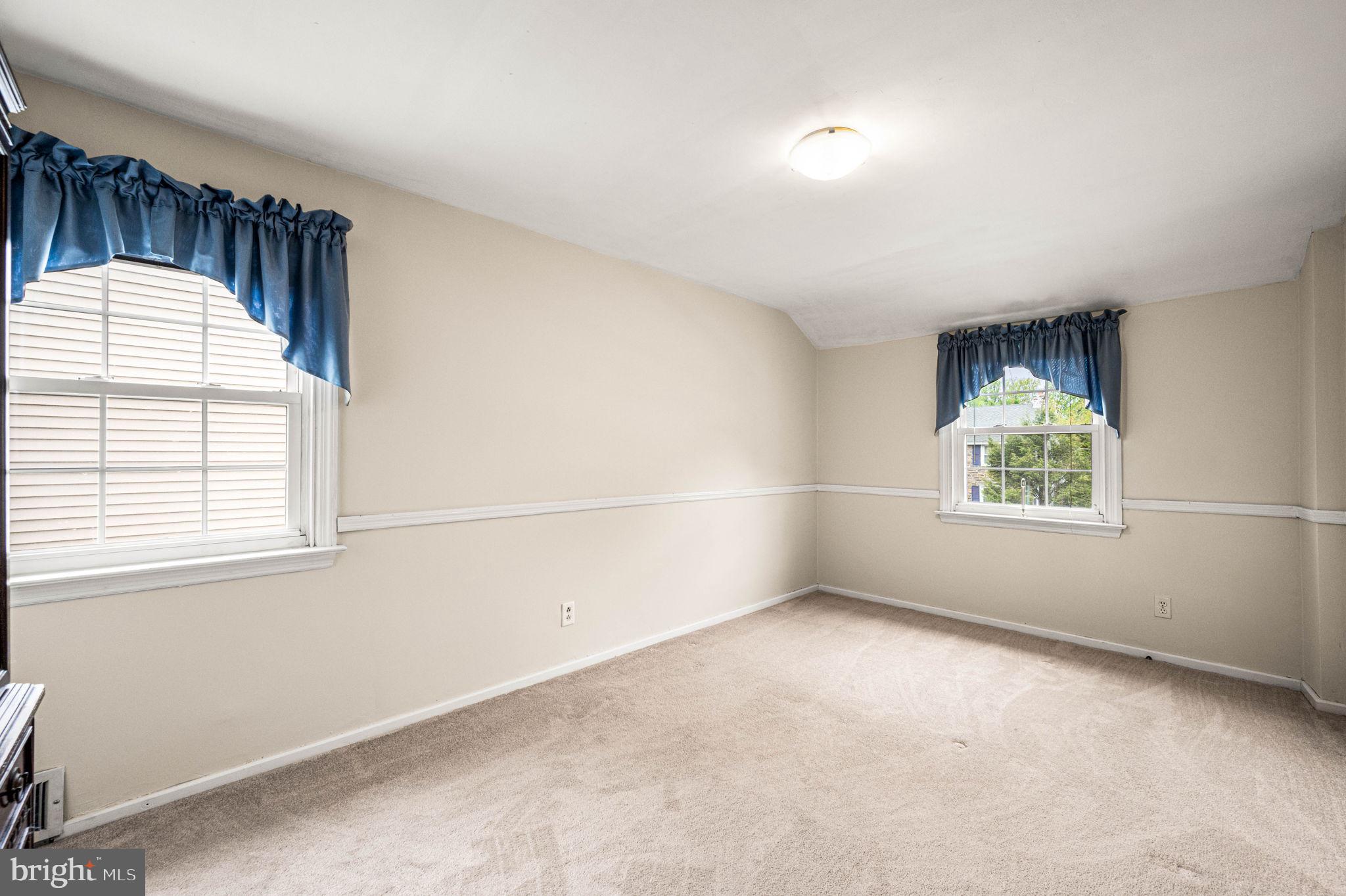 481 Maplewood Road Springfield, PA 19064 - Photo 19 of 31 an empty room with windows