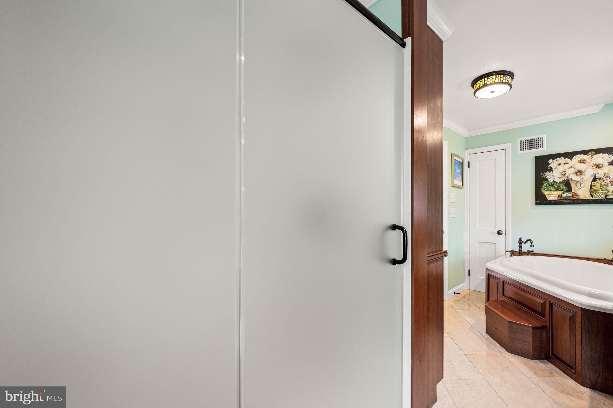 481 Maplewood Road Springfield, PA 19064 - Photo 21 of 31 a bathroom with a tub and a sink