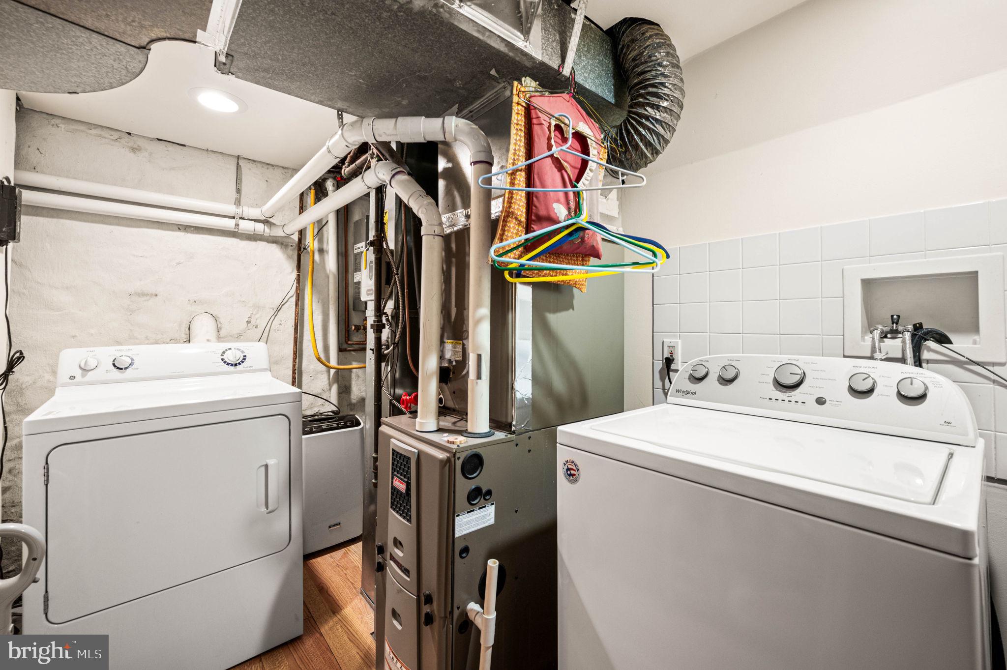 481 Maplewood Road Springfield, PA 19064 - Photo 27 of 31 a utility room with dryer and washer