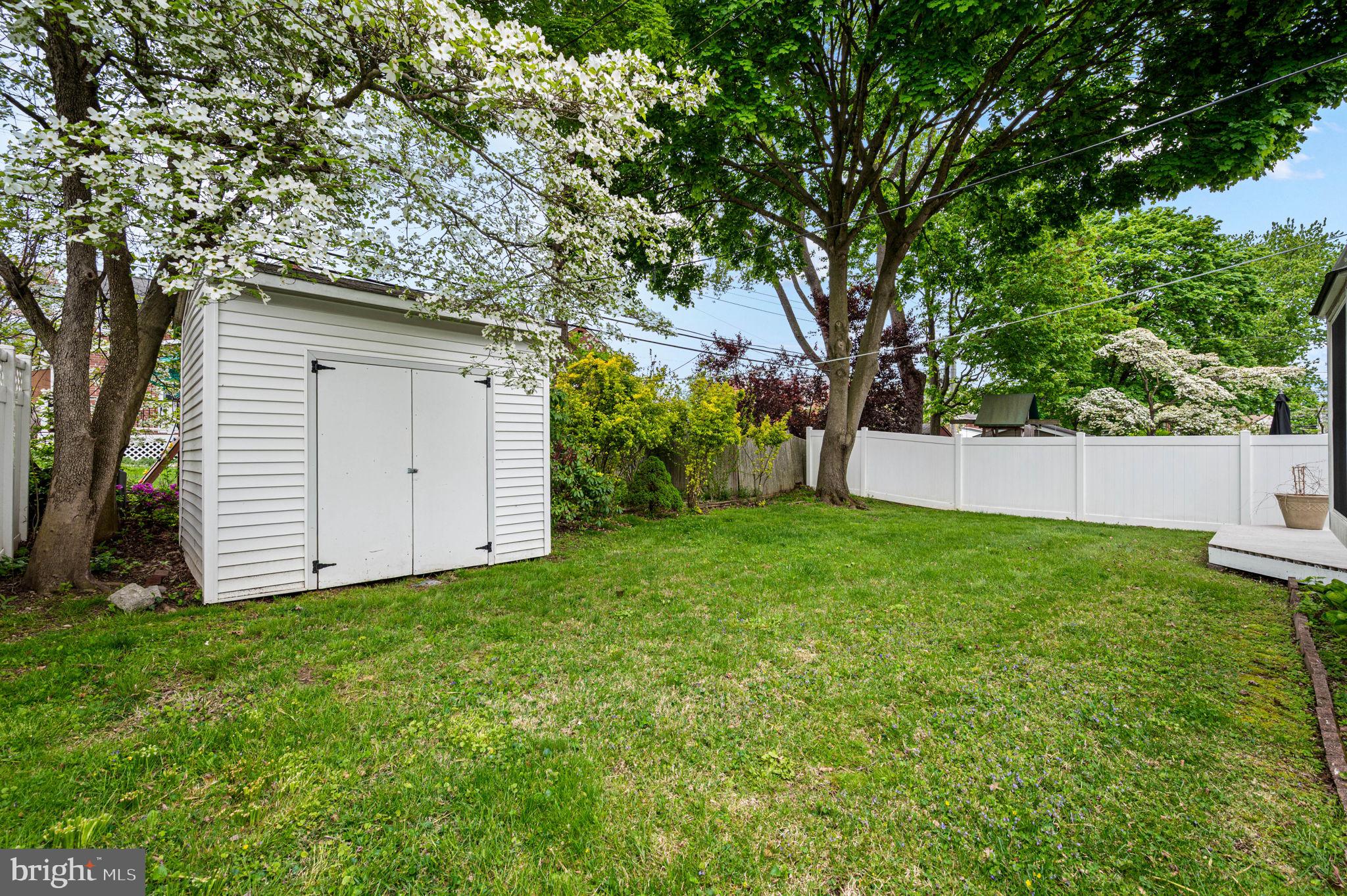 481 Maplewood Road Springfield, PA 19064 - Photo 29 of 31 a view of a backyard with barn and large trees