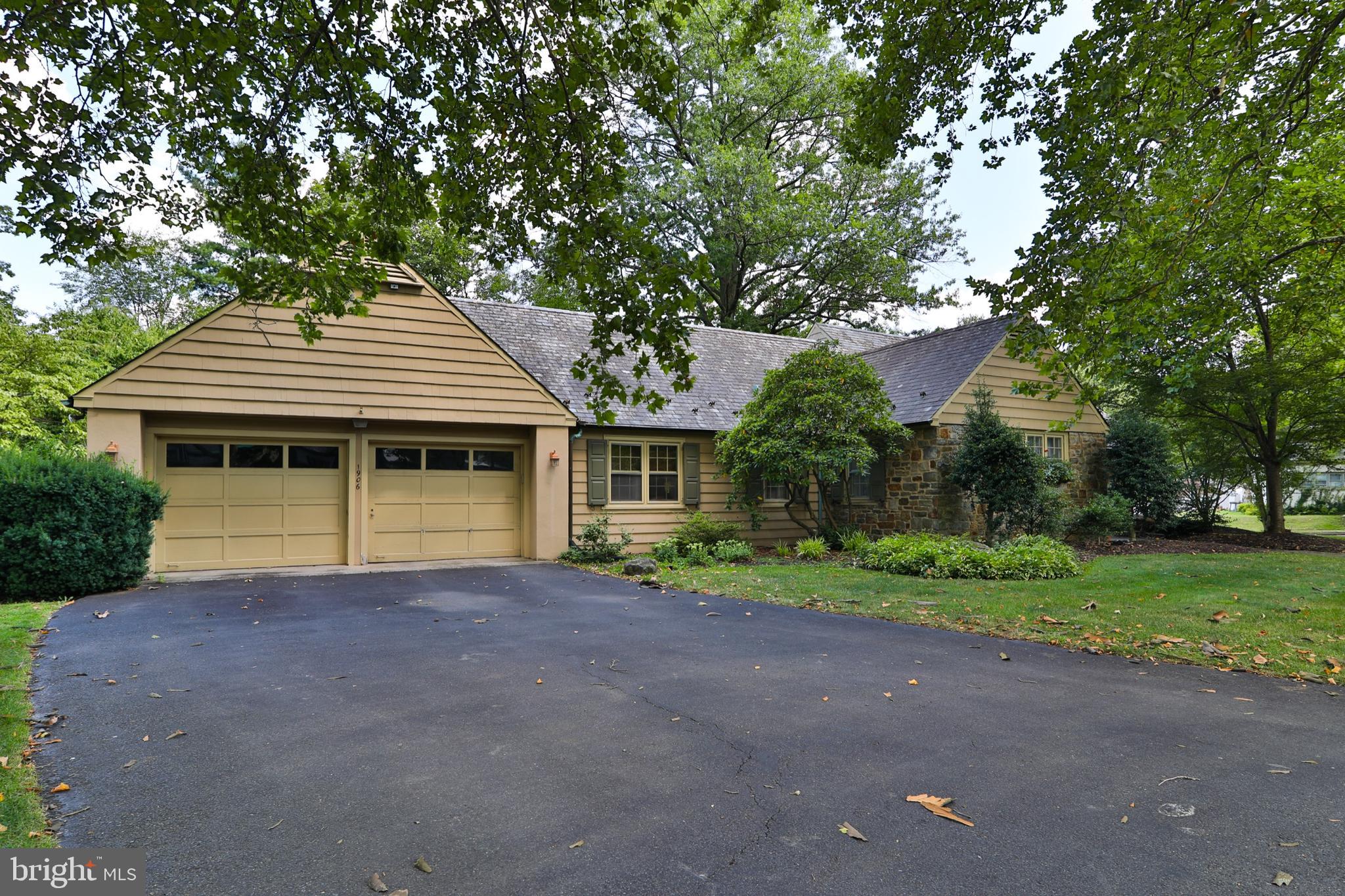 1906 Sycamore Street Bethlehem, PA 18017 - Photo 2 of 50