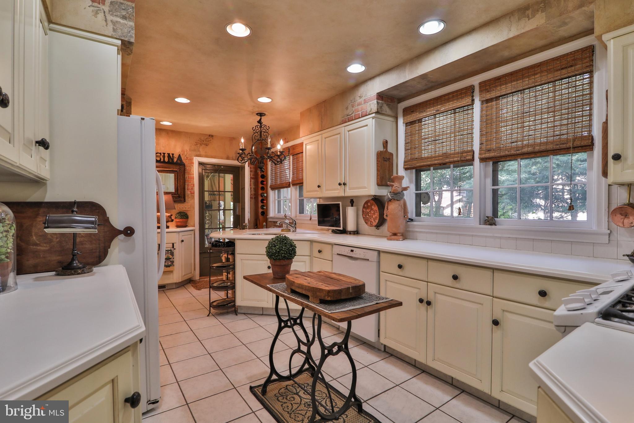 1906 Sycamore Street Bethlehem, PA 18017 - Photo 14 of 50
