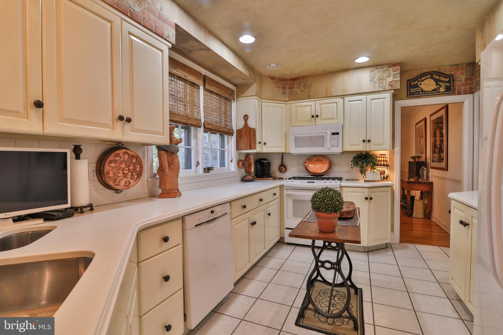 1906 Sycamore Street Bethlehem, PA 18017 - Photo 16 of 50