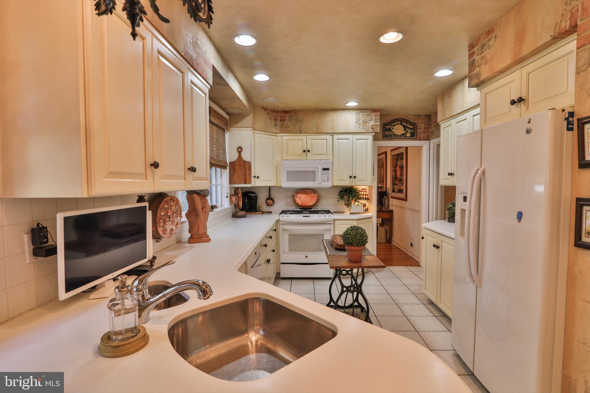 1906 Sycamore Street Bethlehem, PA 18017 - Photo 17 of 50
