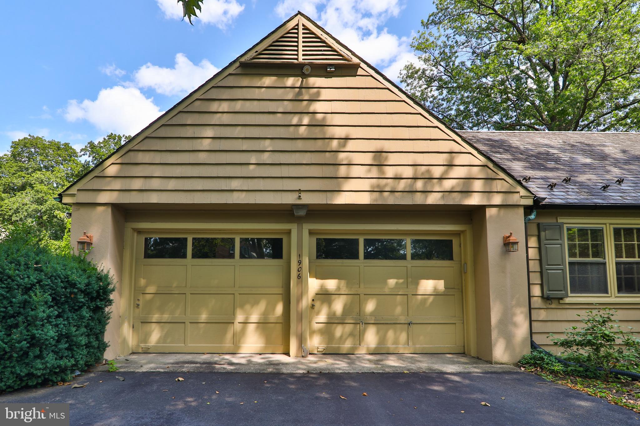 1906 Sycamore Street Bethlehem, PA 18017 - Photo 3 of 50