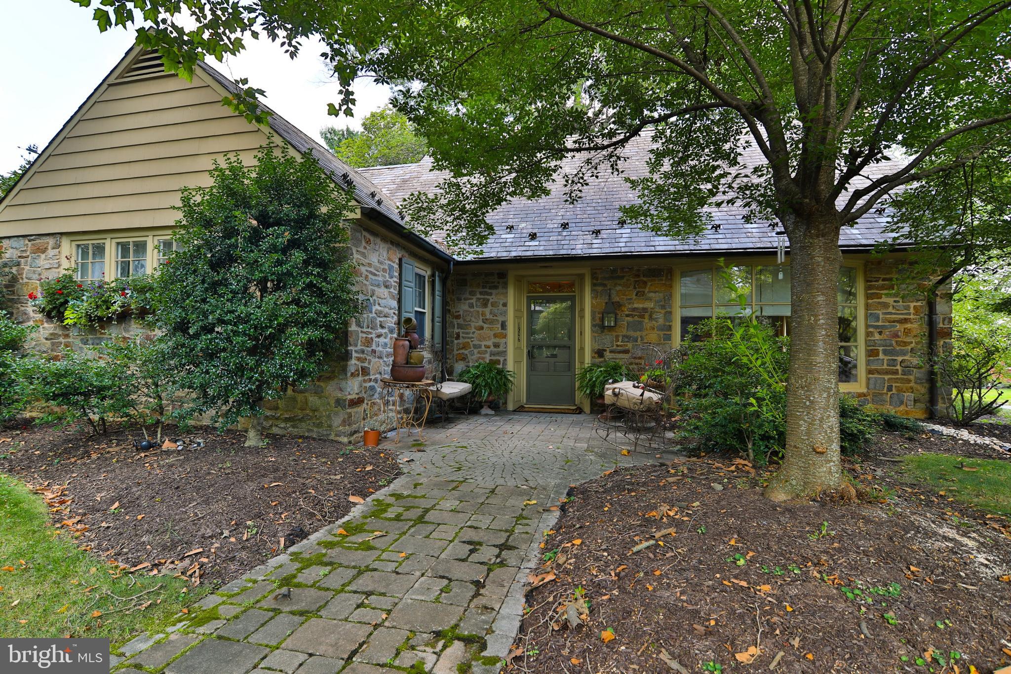 1906 Sycamore Street Bethlehem, PA 18017 - Photo 5 of 50