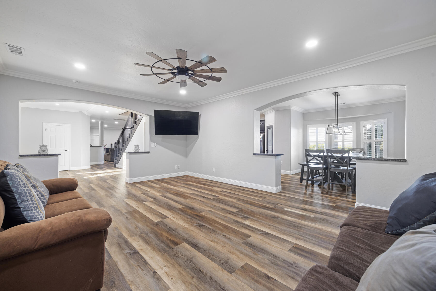 21031 Road 256 Strathmore, CA 93267 - Photo 13 of 55 14 - Livingroom (3)