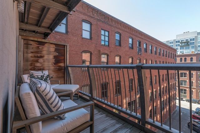 $1,025,000 | 21 Wormwood Street, Unit 516, Boston, MA 02210