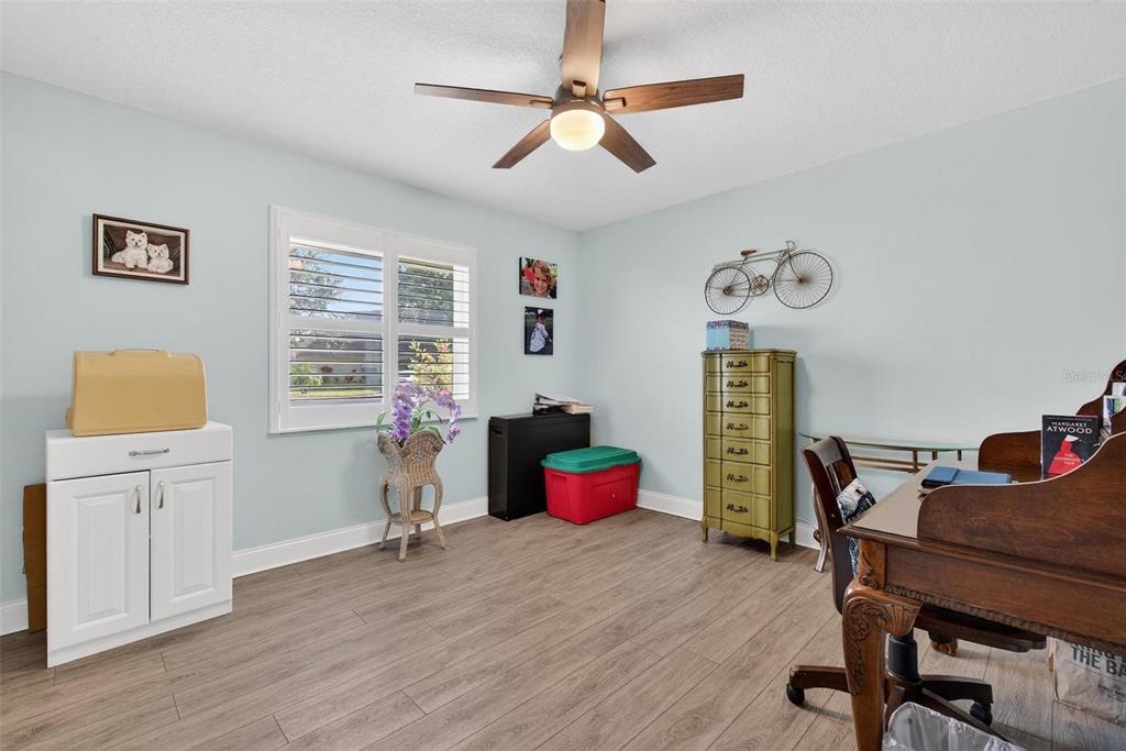 2811 Rampart Circle, Unit 2811 Clearwater, FL 33761 - Photo 17 of 30 a bedroom with a workspace