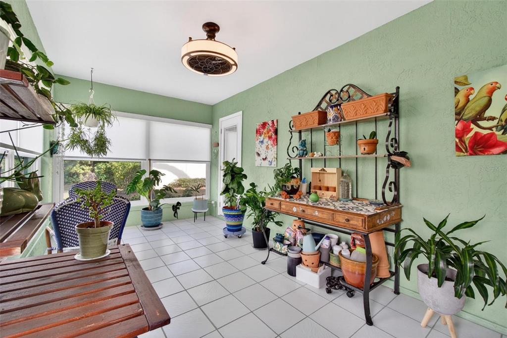 2811 Rampart Circle, Unit 2811 Clearwater, FL 33761 - Photo 10 of 30 a living room with furniture