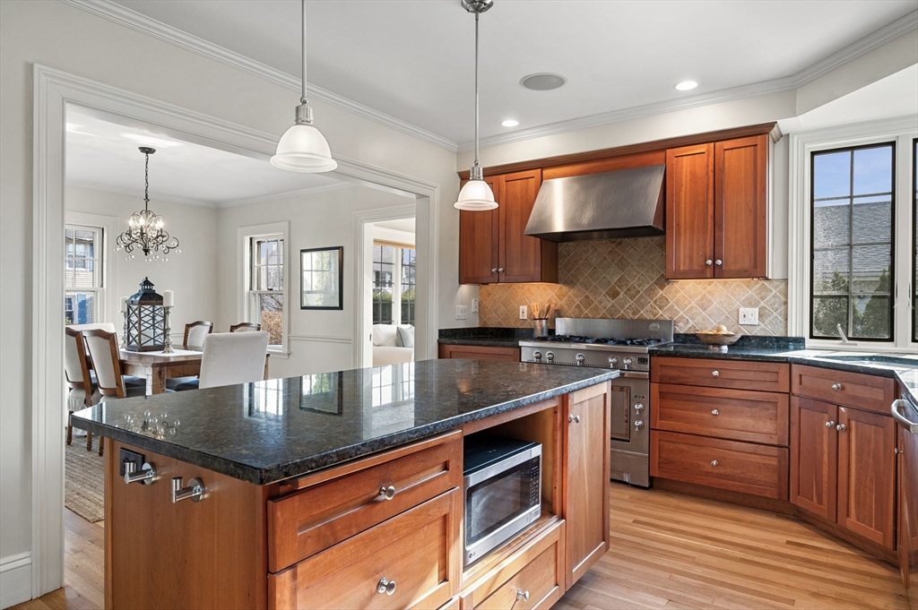 15 Oak Street Marblehead, MA 01945 - Photo 17 of 38