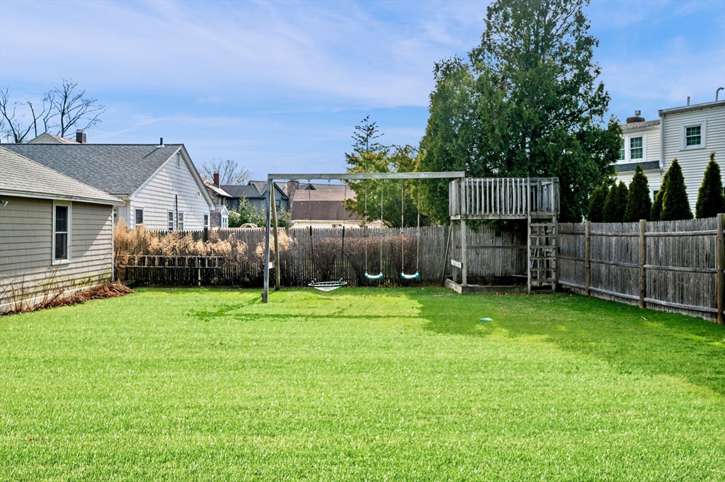 15 Oak Street Marblehead, MA 01945 - Photo 4 of 38