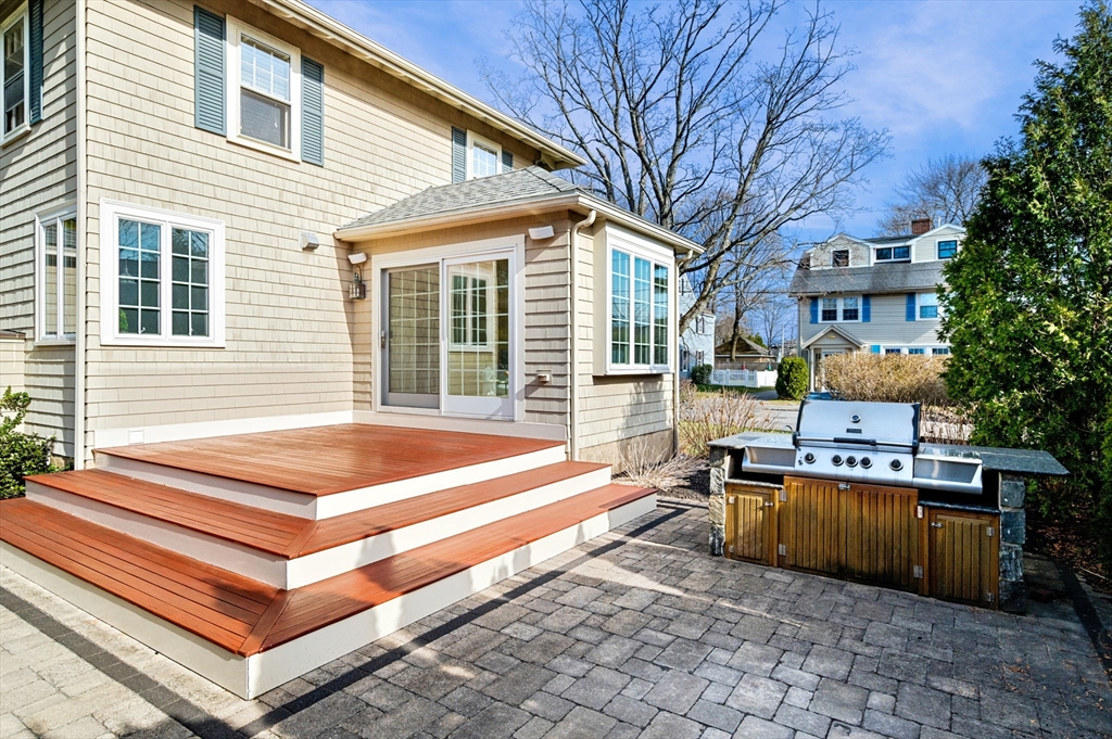 15 Oak Street Marblehead, MA 01945 - Photo 7 of 38