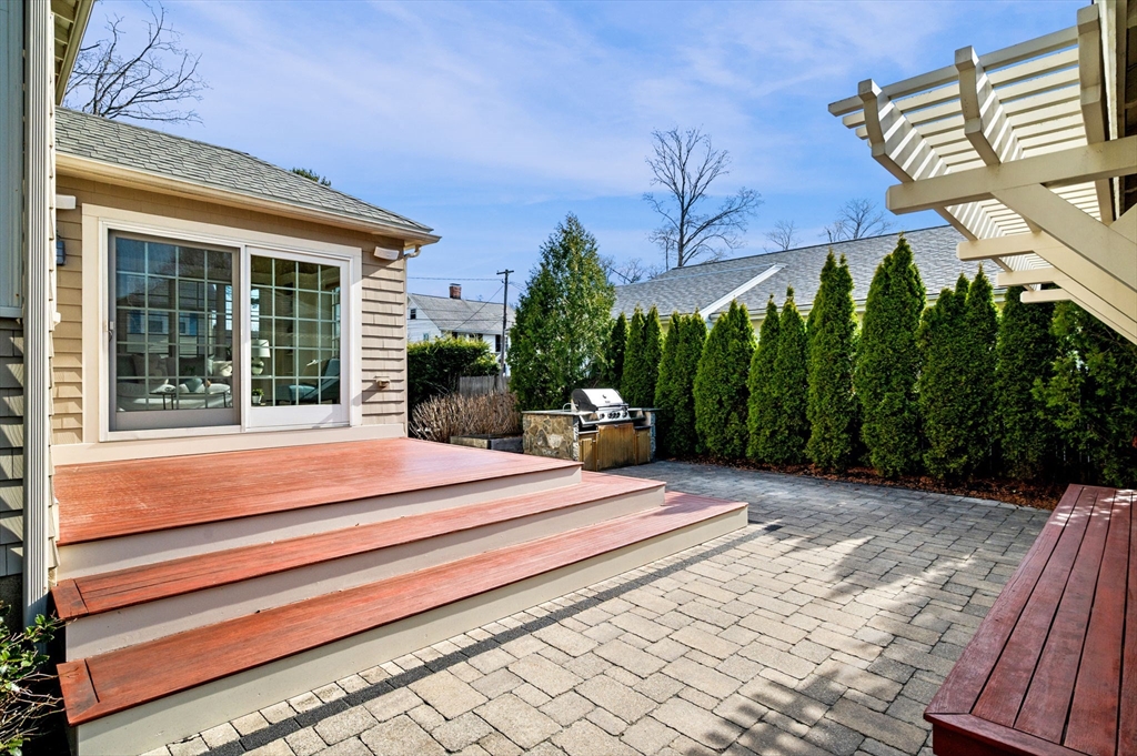 15 Oak Street Marblehead, MA 01945 - Photo 8 of 38